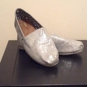 Women's Metallic Silver Toms